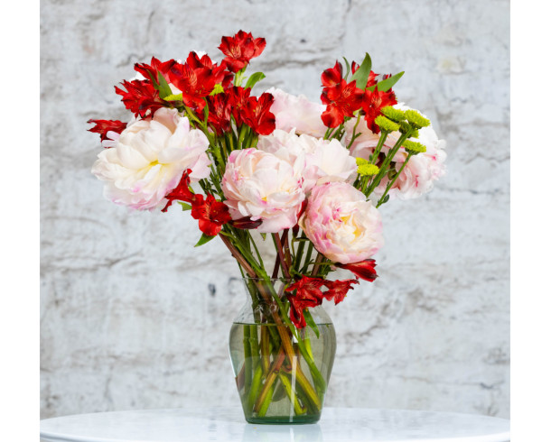 Arreglo Peonias Blancas + Astromelias Rojas