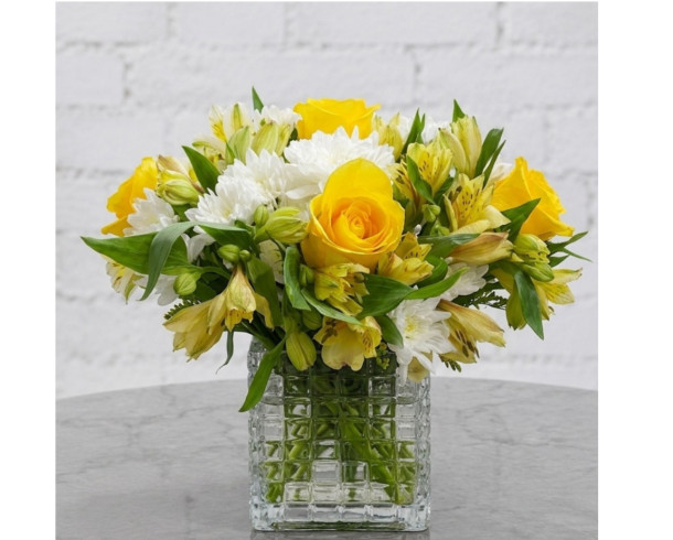 Arreglo Amarillo, Rosas y Astromelias